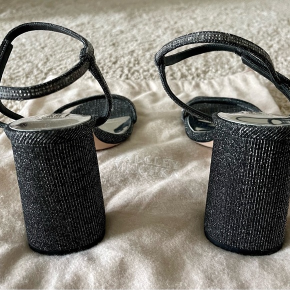 Badgley Mischka Rebekah Strappy Silver/Black Strappy BlockHeel Sandals wDust Bag - Picture 5 of 9